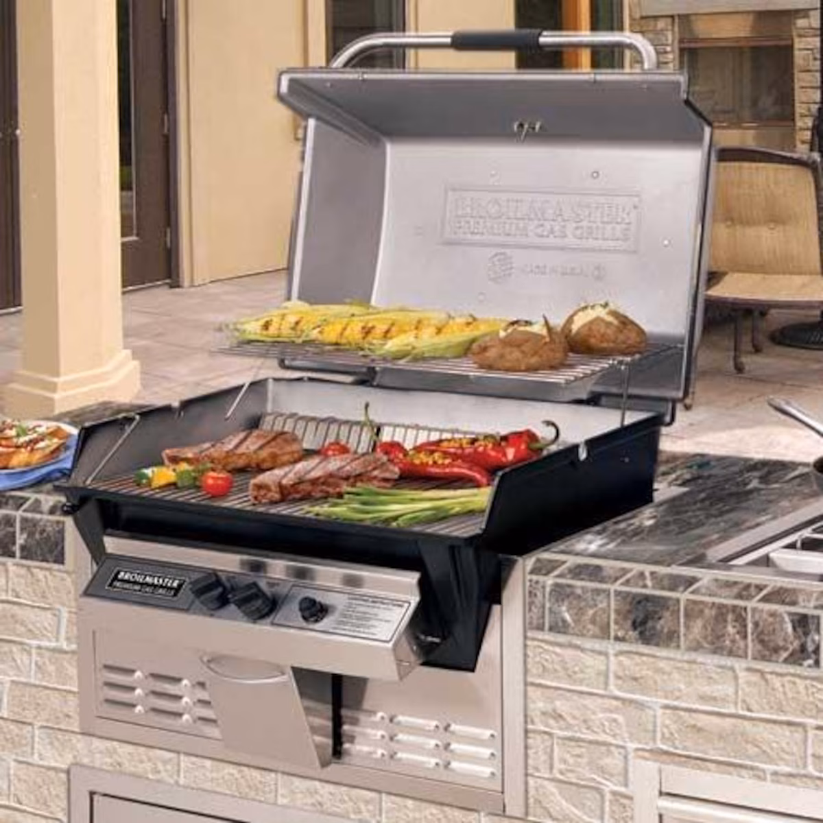 Broilmaster SS Smoker Shutter, SS Rod Multi-Level Grids, Flare Busters, SS Griddle, Propane