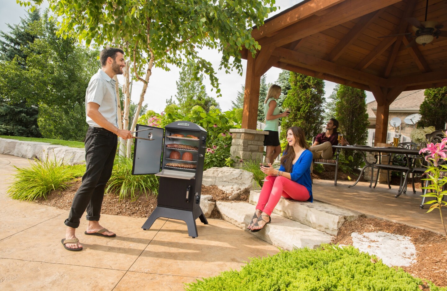 Broil King VERTICAL CHARCOAL SMOKER